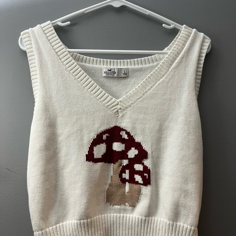 Hollister White Sweater Vest